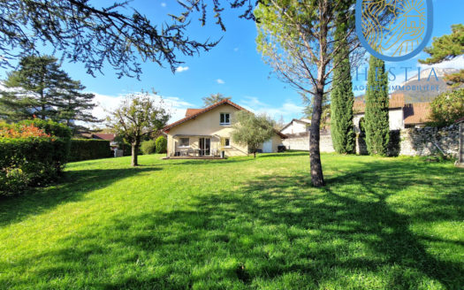 Voreppe centre villa individuelle avec 1269 m2 de terrain