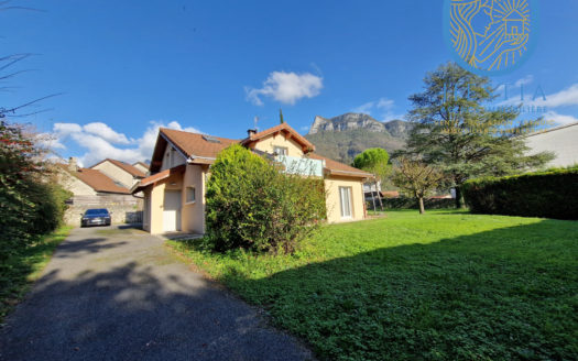 Voreppe centre villa individuelle avec 1269 m2 de terrain